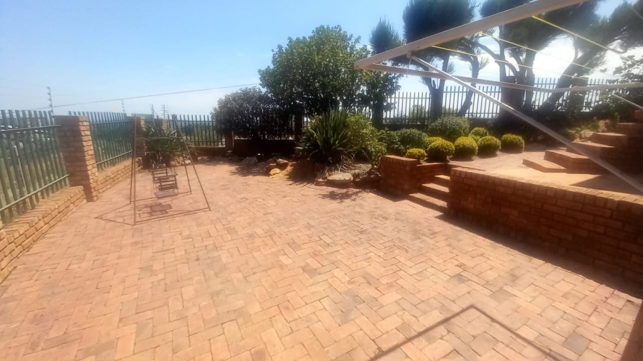 4 Bedroom Property for Sale in Noordheuwel Gauteng