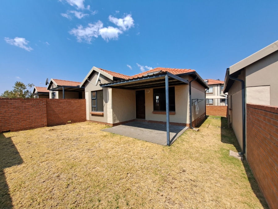 2 Bedroom Property for Sale in The Reeds Gauteng