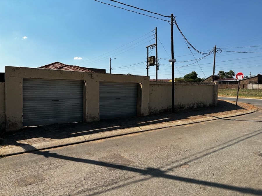 3 Bedroom Property for Sale in Clayville Industria Gauteng