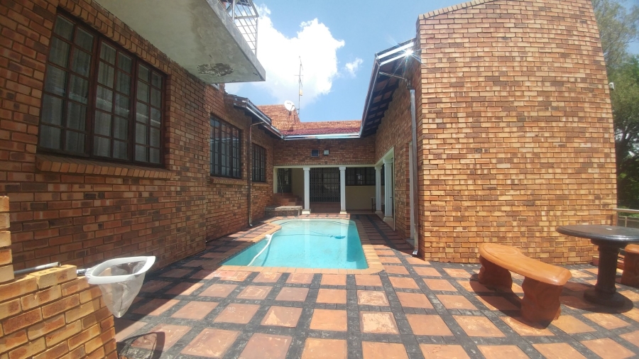 5 Bedroom Property for Sale in Amandasig Gauteng