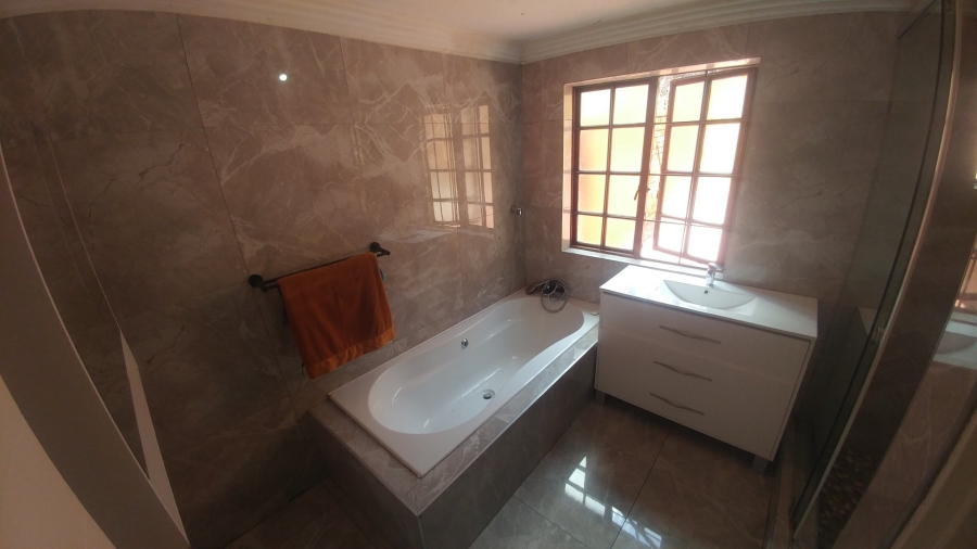 5 Bedroom Property for Sale in Amandasig Gauteng