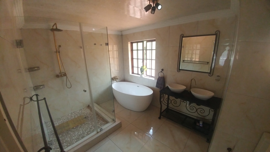 5 Bedroom Property for Sale in Amandasig Gauteng