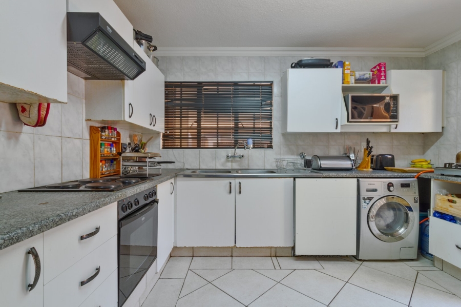 3 Bedroom Property for Sale in Corlett Gardens Gauteng