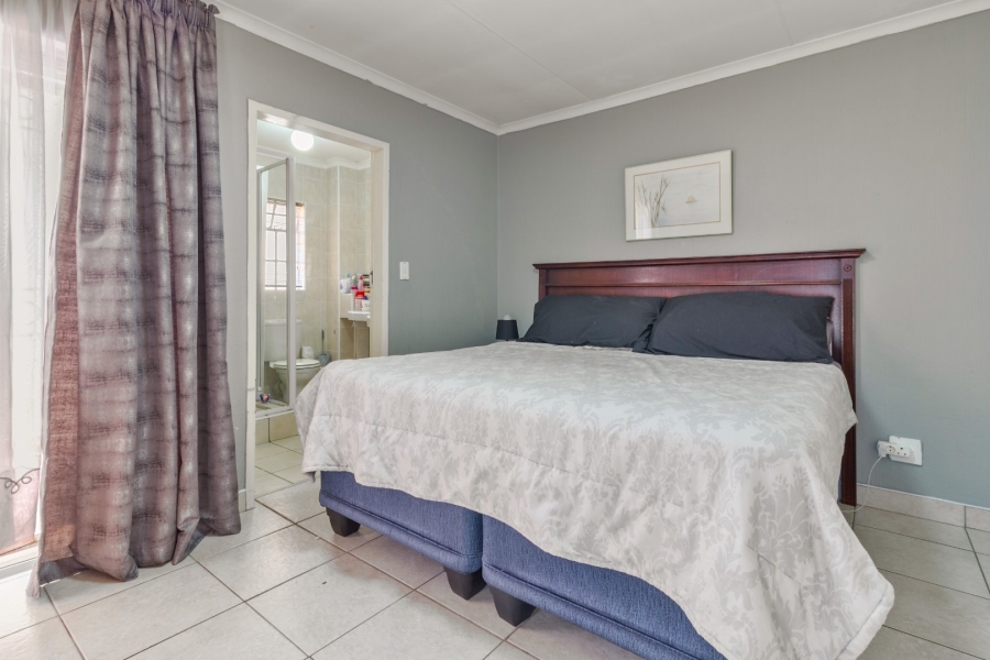 3 Bedroom Property for Sale in Corlett Gardens Gauteng