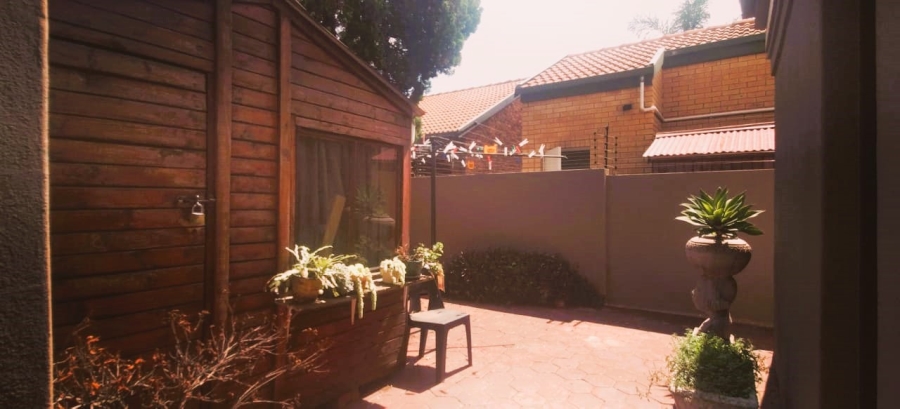 3 Bedroom Property for Sale in Eldoraigne Gauteng