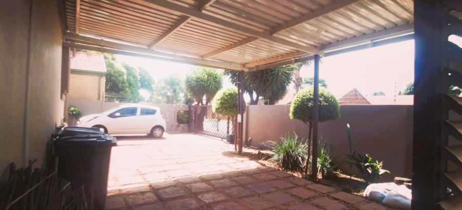 3 Bedroom Property for Sale in Eldoraigne Gauteng