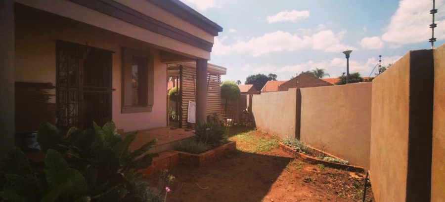 3 Bedroom Property for Sale in Eldoraigne Gauteng