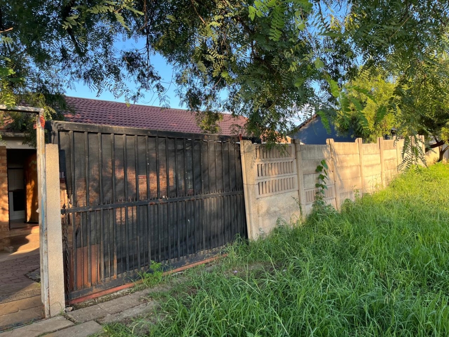 4 Bedroom Property for Sale in Eikenhof Gauteng