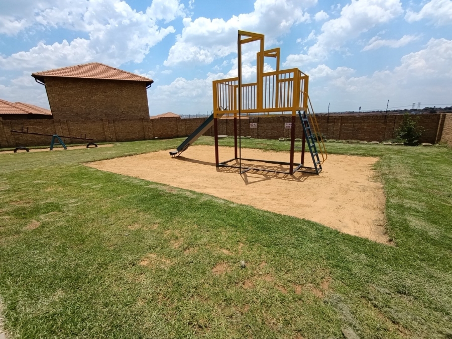 To Let 3 Bedroom Property for Rent in Kosmosdal Gauteng