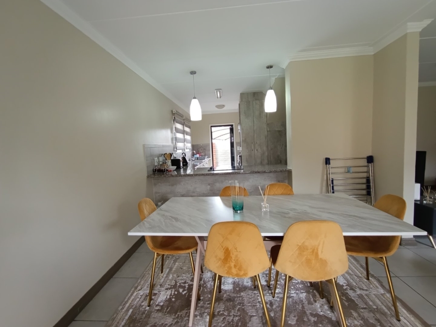 To Let 3 Bedroom Property for Rent in Amberfield Gauteng