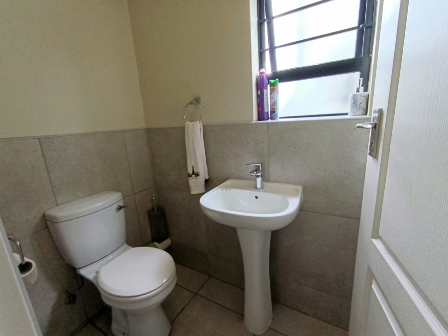 To Let 3 Bedroom Property for Rent in Amberfield Gauteng