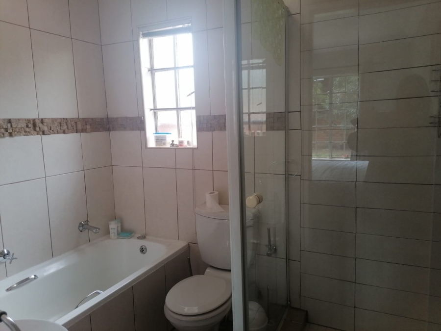 To Let 3 Bedroom Property for Rent in Northwold Gauteng