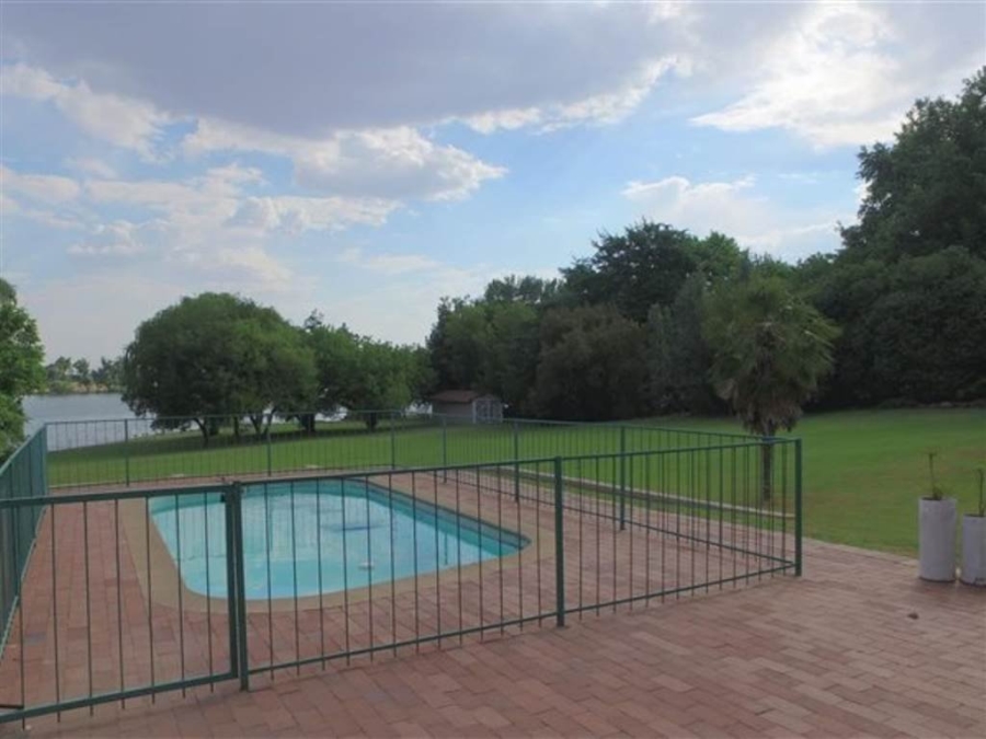 7 Bedroom Property for Sale in Windsor On Vaal Gauteng