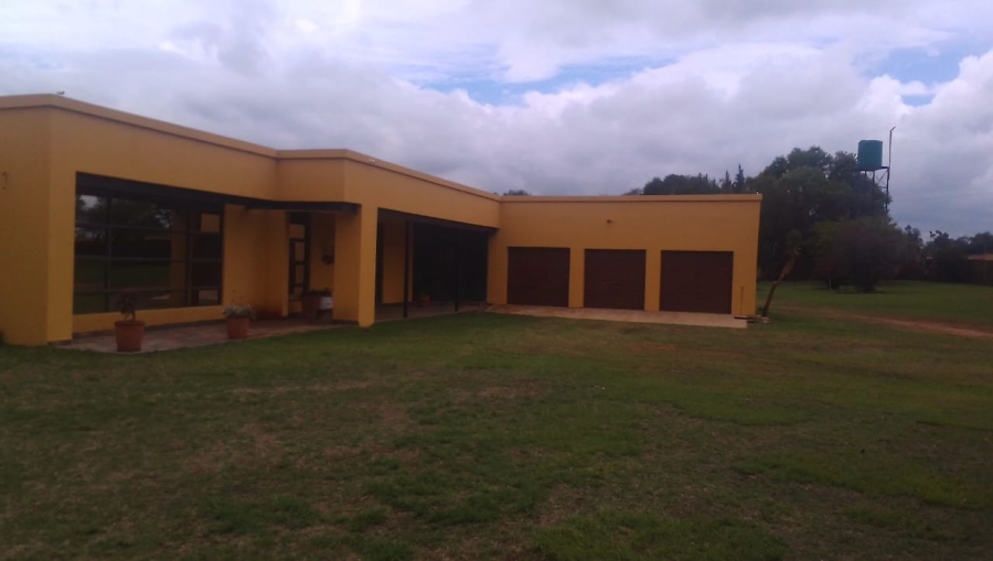 4 Bedroom Property for Sale in Lochvaal Gauteng