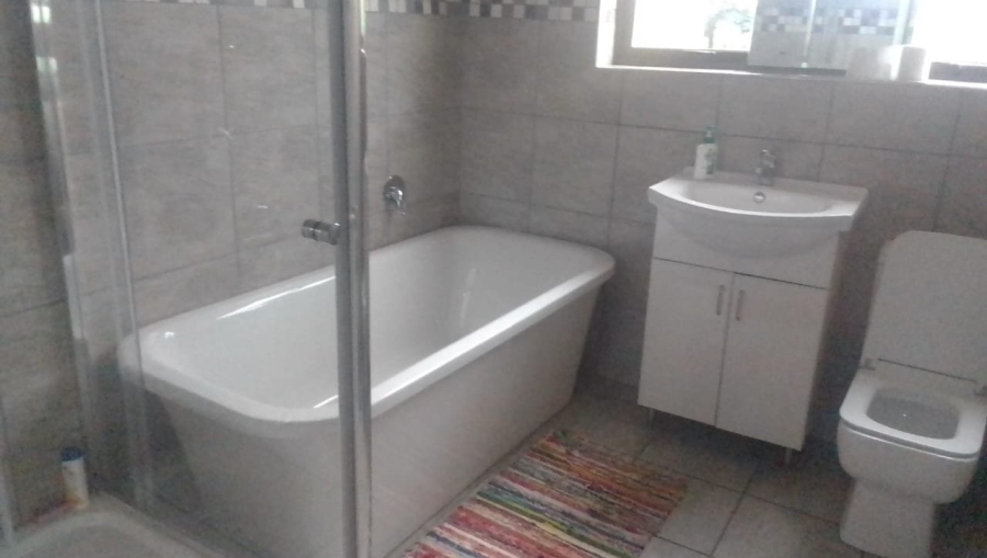 4 Bedroom Property for Sale in Lochvaal Gauteng