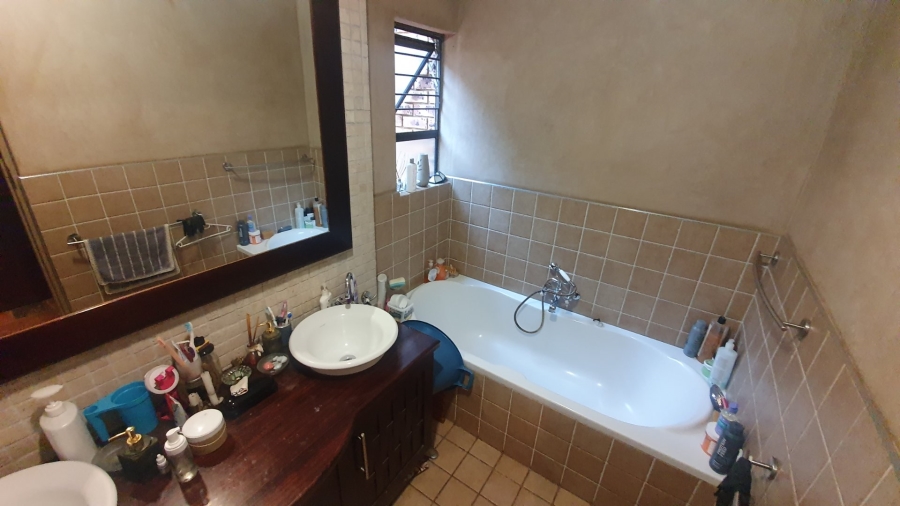 5 Bedroom Property for Sale in Ninapark Gauteng