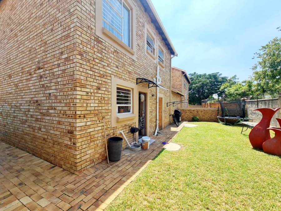 3 Bedroom Property for Sale in Heuwelsig Estate Gauteng