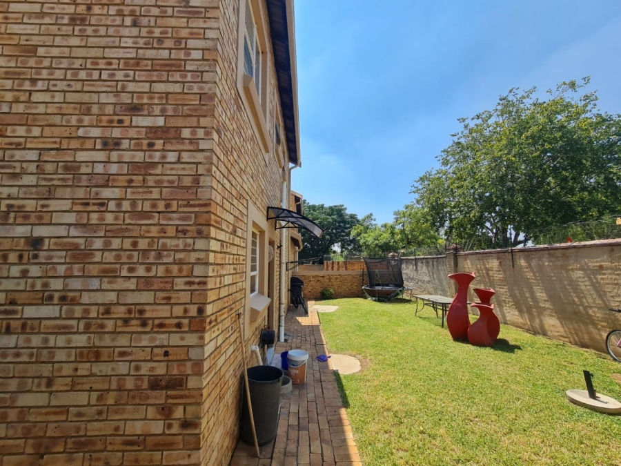 3 Bedroom Property for Sale in Heuwelsig Estate Gauteng