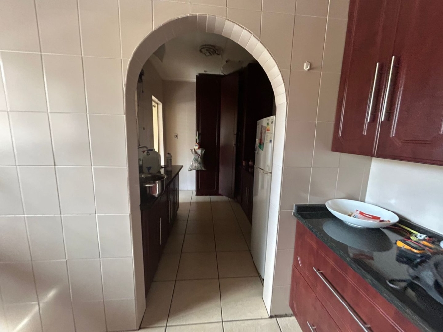 To Let 6 Bedroom Property for Rent in Flora Gardens Gauteng