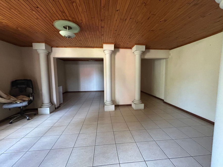 To Let 6 Bedroom Property for Rent in Flora Gardens Gauteng