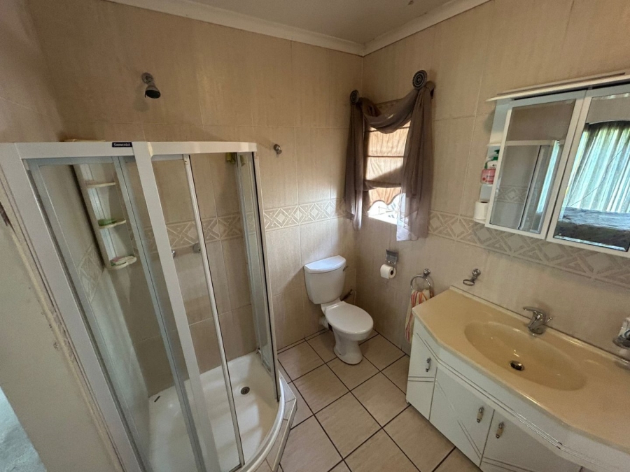 To Let 6 Bedroom Property for Rent in Flora Gardens Gauteng