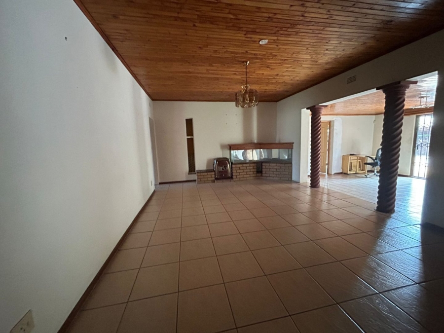 To Let 6 Bedroom Property for Rent in Flora Gardens Gauteng