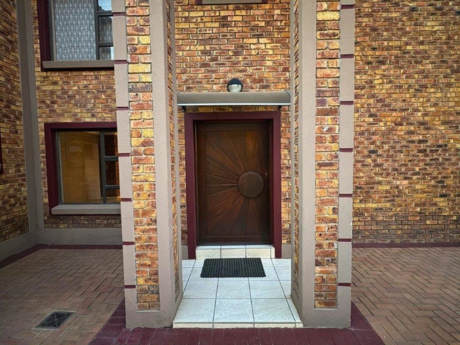 4 Bedroom Property for Sale in Glen Eagle Estate Gauteng