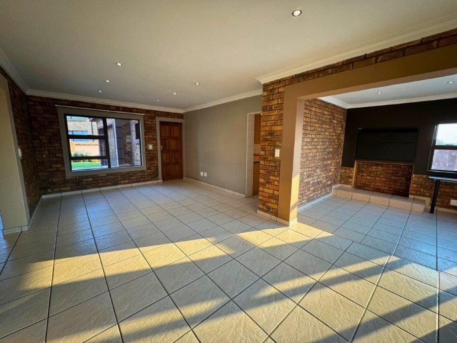 4 Bedroom Property for Sale in Glen Eagle Estate Gauteng