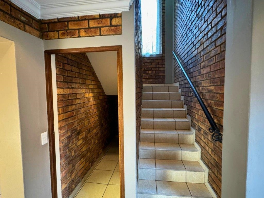 4 Bedroom Property for Sale in Glen Eagle Estate Gauteng