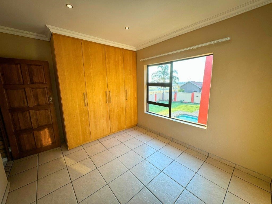 4 Bedroom Property for Sale in Glen Eagle Estate Gauteng