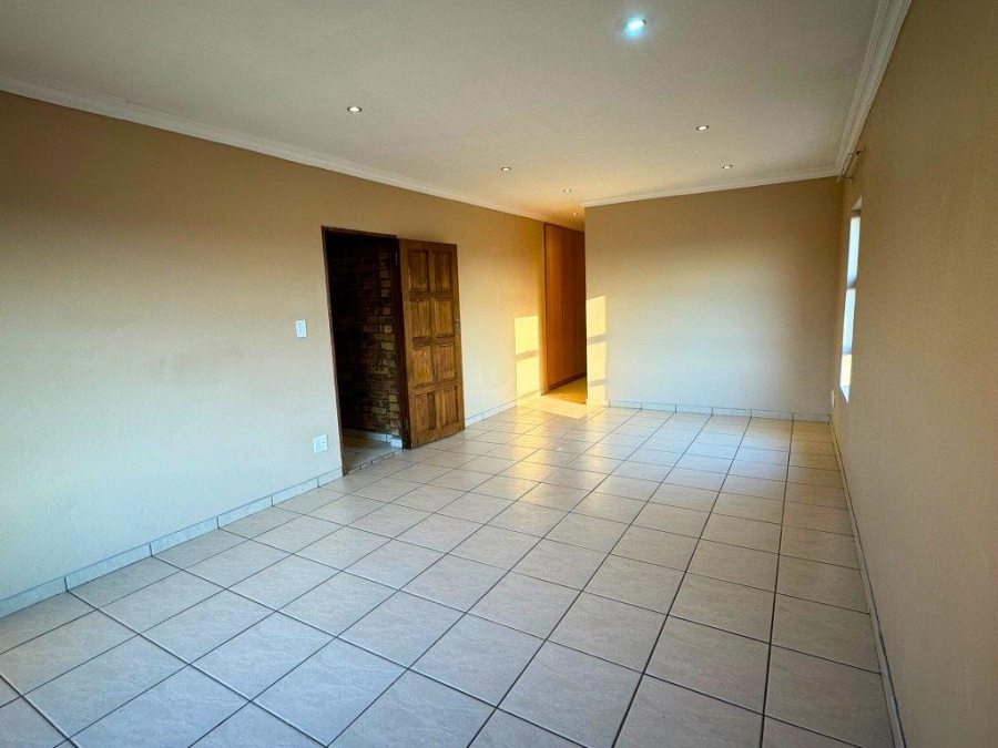 4 Bedroom Property for Sale in Glen Eagle Estate Gauteng