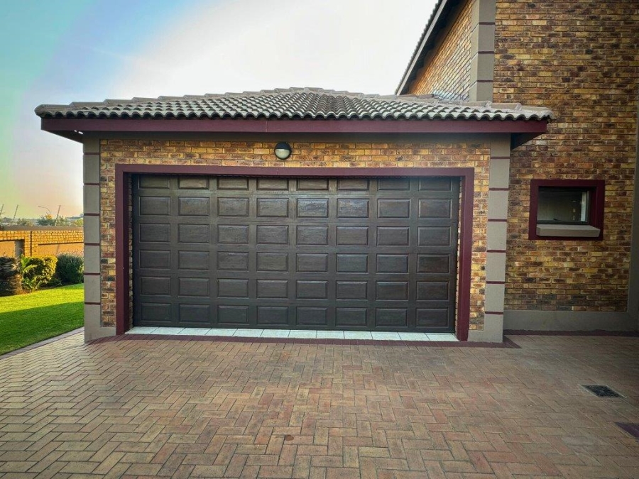 4 Bedroom Property for Sale in Glen Eagle Estate Gauteng