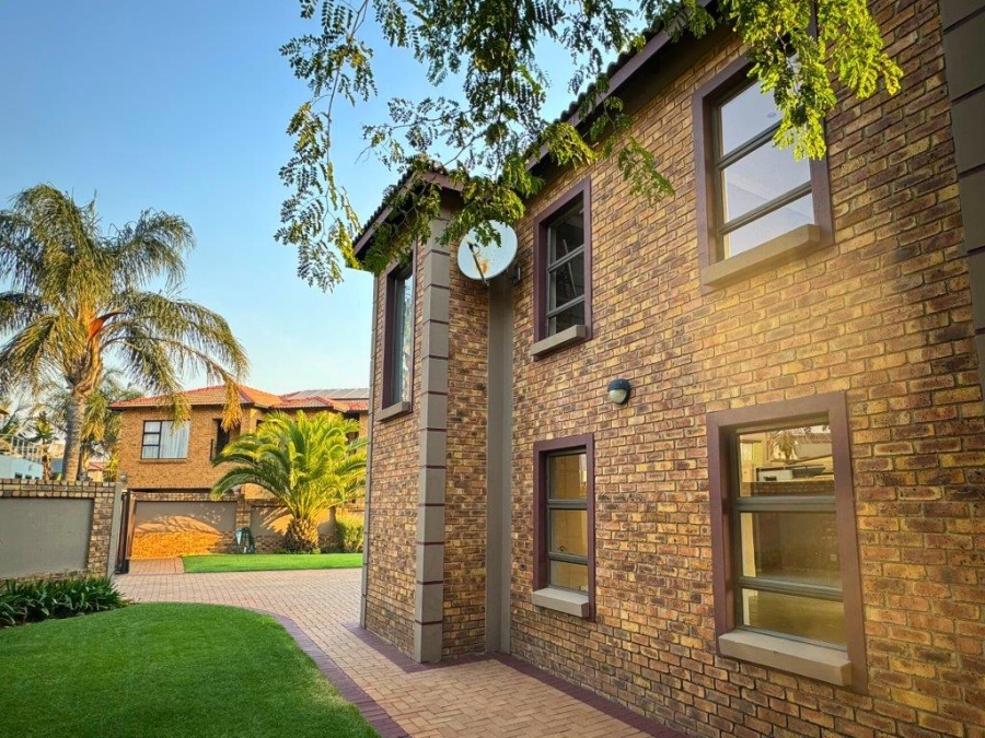 4 Bedroom Property for Sale in Glen Eagle Estate Gauteng