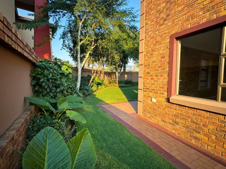 4 Bedroom Property for Sale in Glen Eagle Estate Gauteng