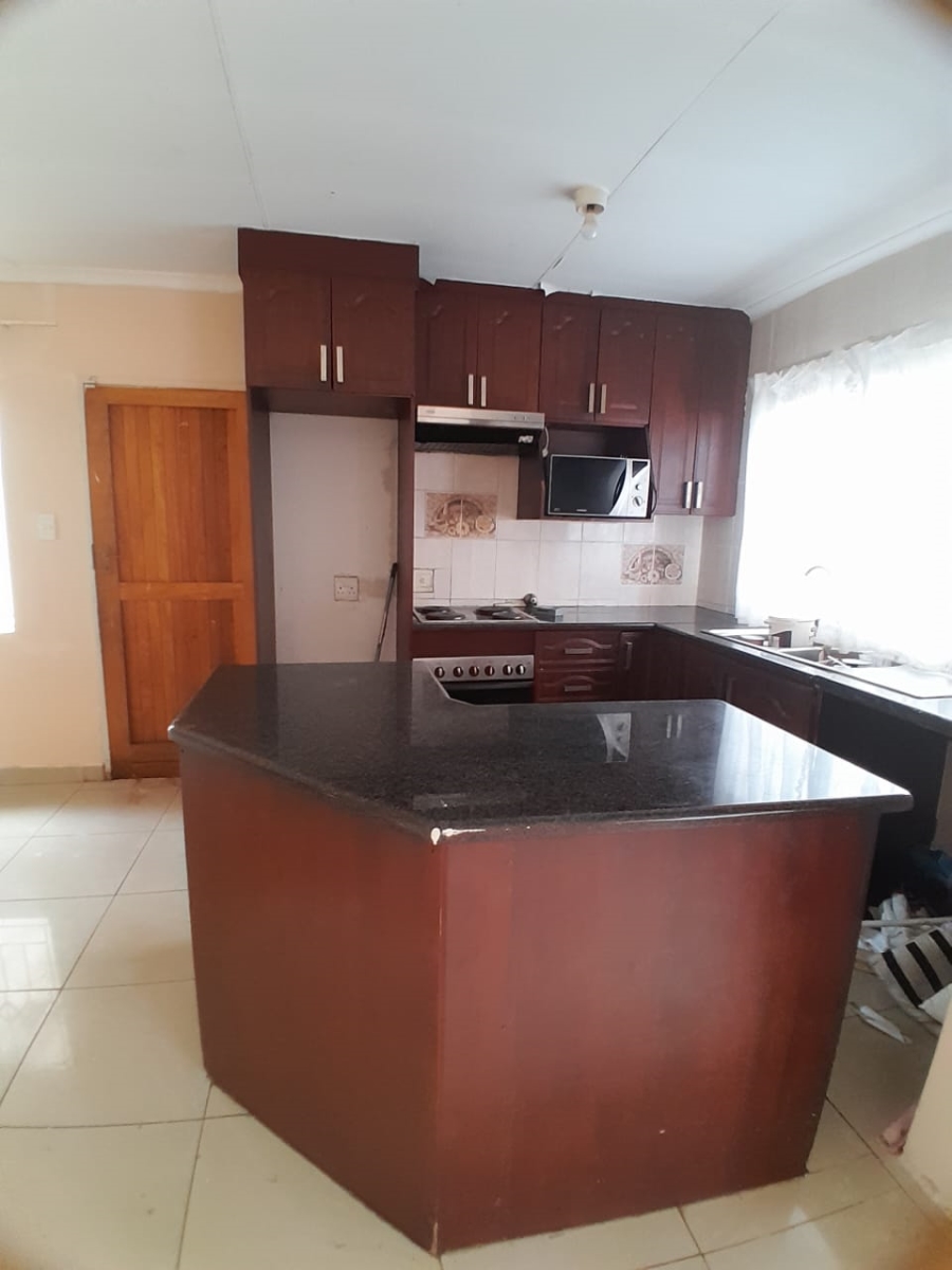 2 Bedroom Property for Sale in Nkwe Estate Gauteng