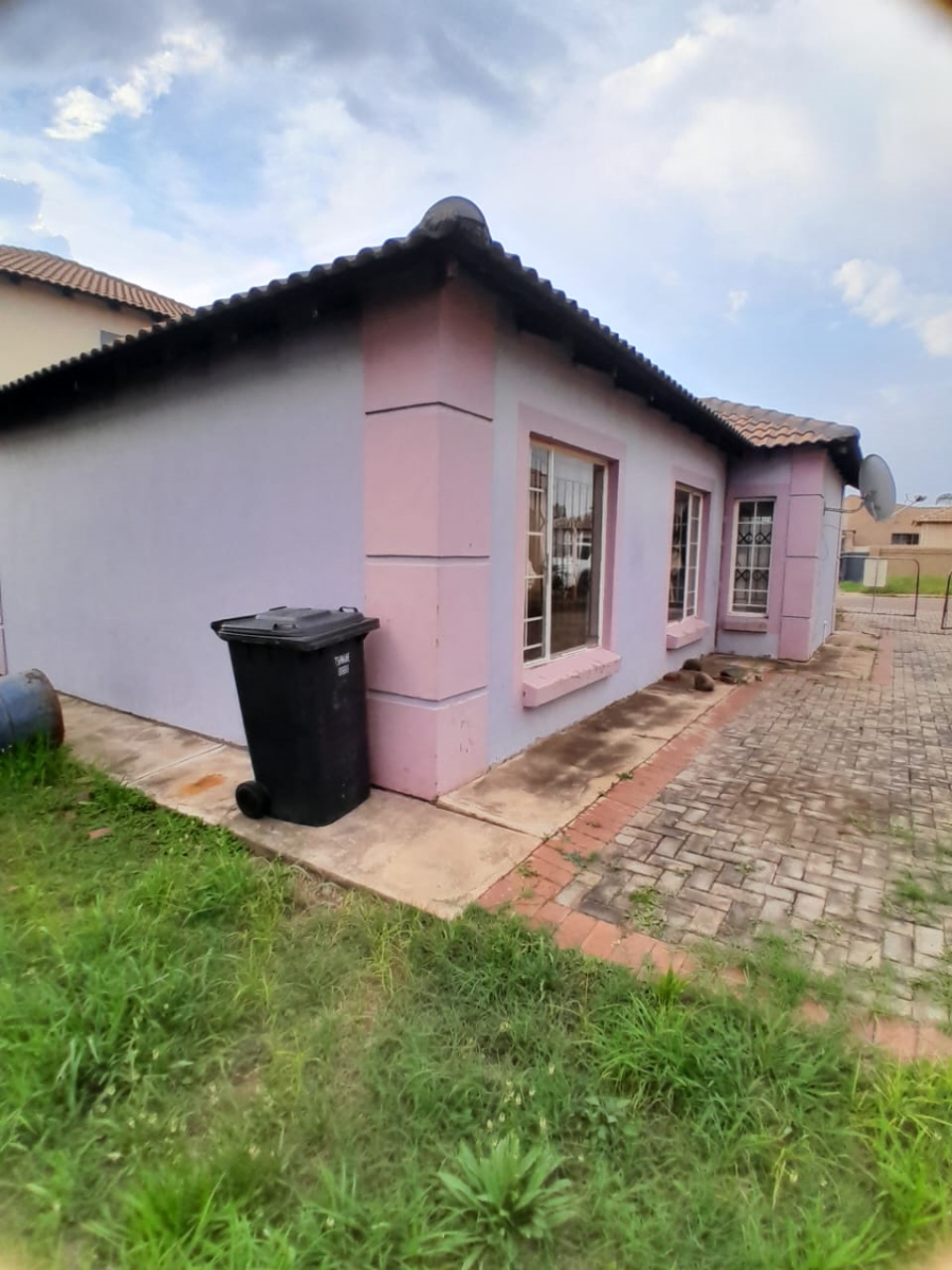 2 Bedroom Property for Sale in Nkwe Estate Gauteng