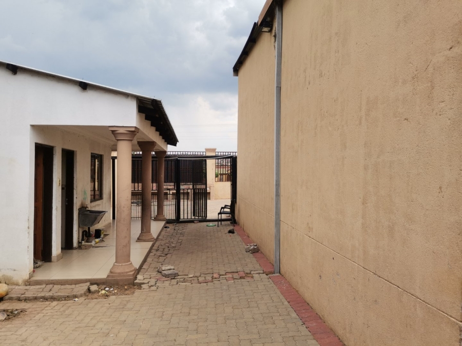 To Let commercial Property for Rent in Soshanguve FF Gauteng