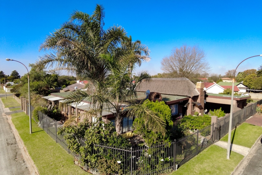 12 Bedroom Property for Sale in Bonaero Park Gauteng