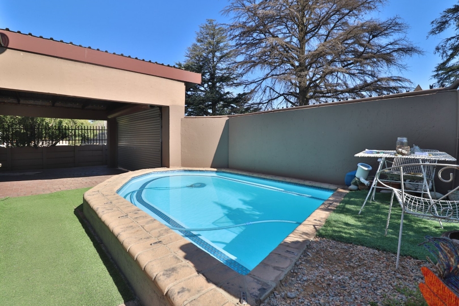 12 Bedroom Property for Sale in Bonaero Park Gauteng