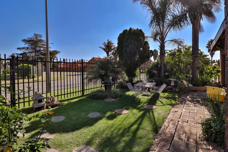 12 Bedroom Property for Sale in Bonaero Park Gauteng