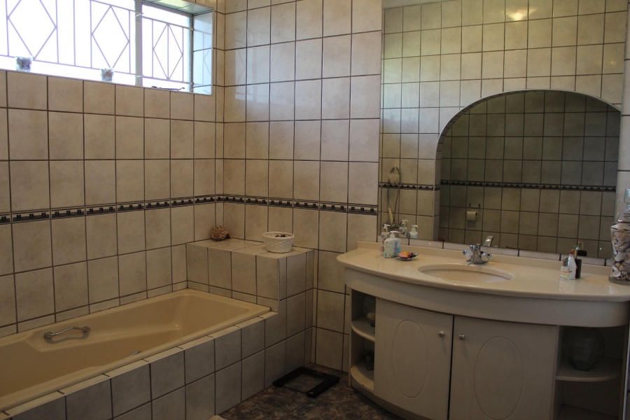 4 Bedroom Property for Sale in Selcourt Gauteng