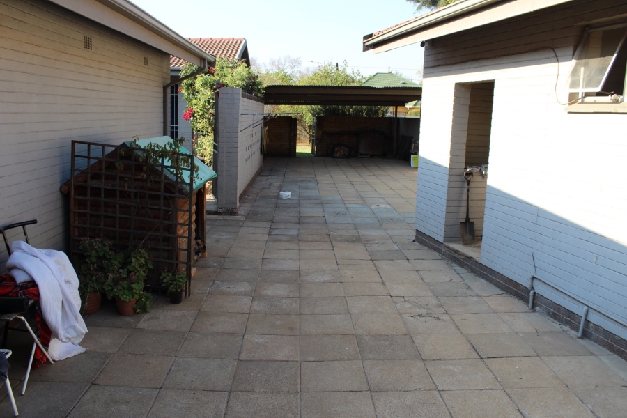 4 Bedroom Property for Sale in Selcourt Gauteng