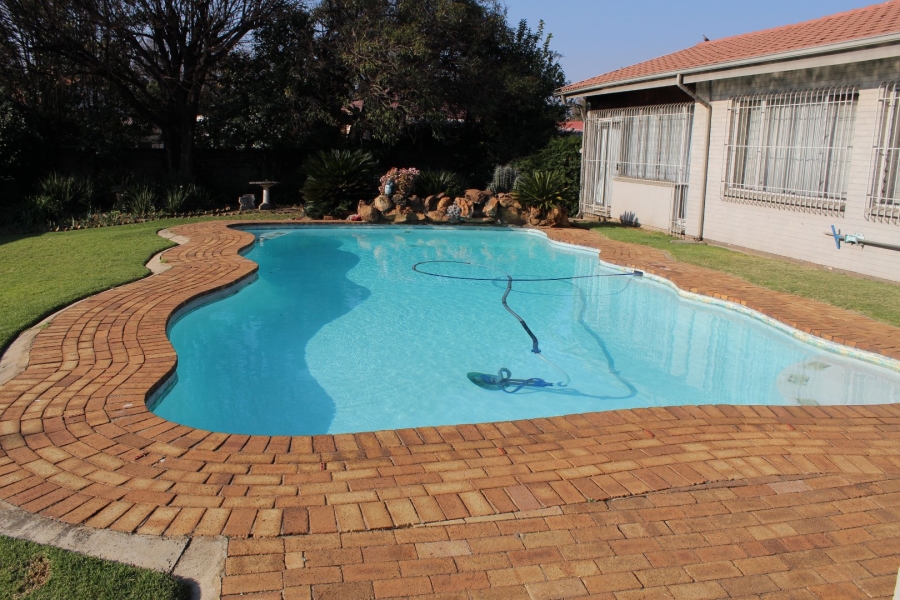 4 Bedroom Property for Sale in Selcourt Gauteng