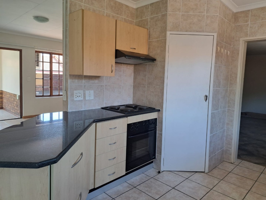 2 Bedroom Property for Sale in Montana Tuine Gauteng