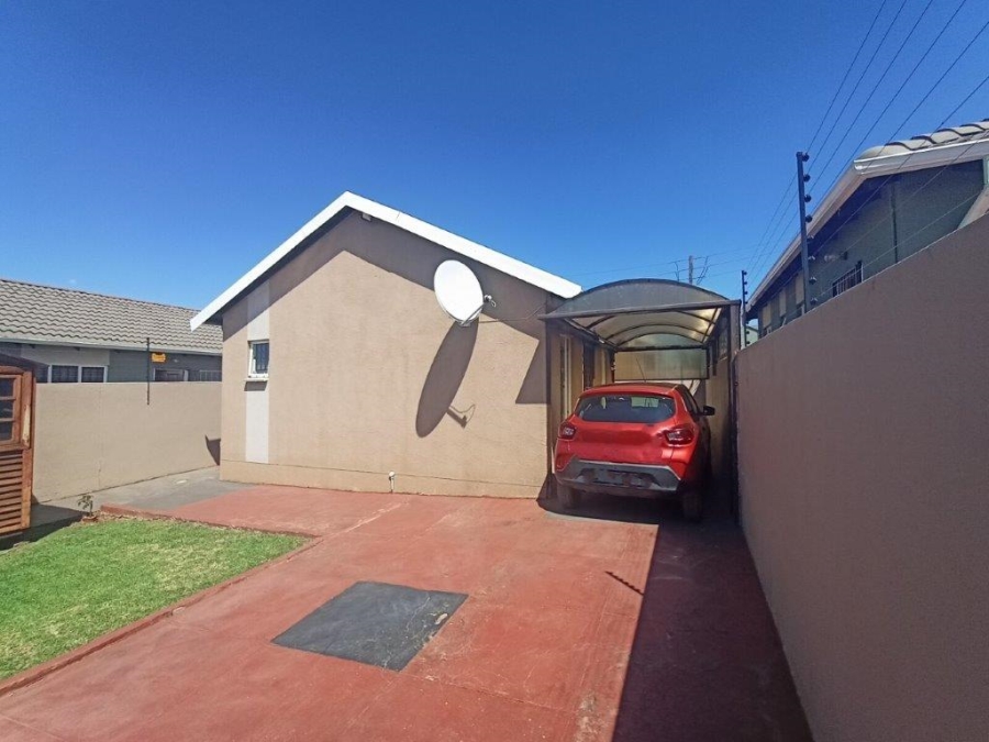 2 Bedroom Property for Sale in Palm Springs Gauteng