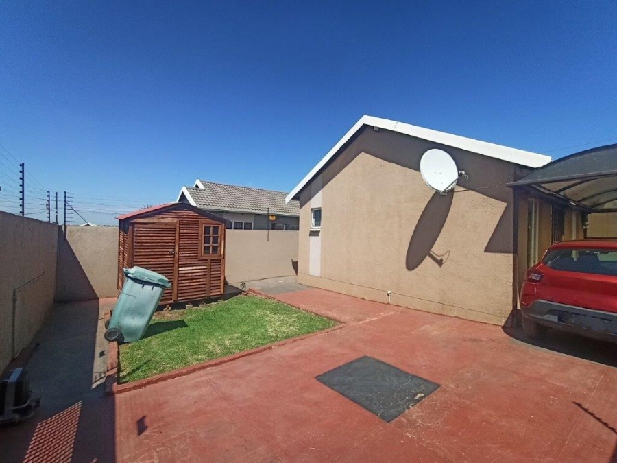 2 Bedroom Property for Sale in Palm Springs Gauteng