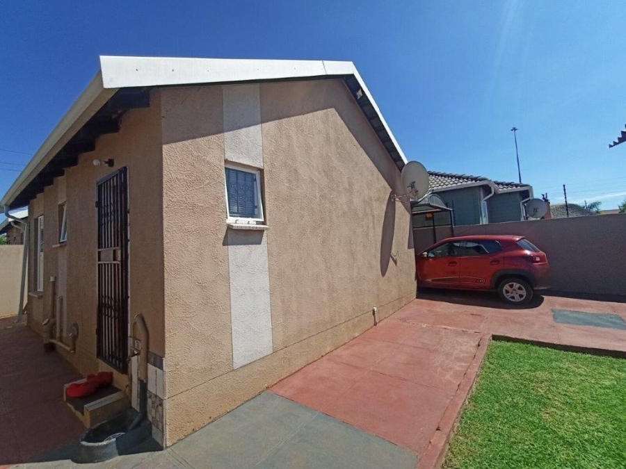 2 Bedroom Property for Sale in Palm Springs Gauteng