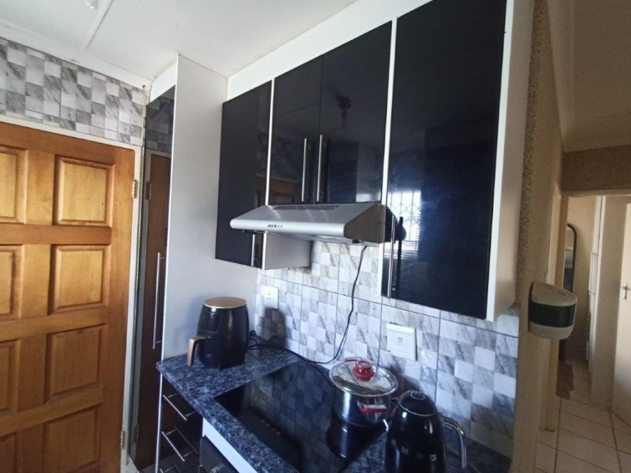 2 Bedroom Property for Sale in Palm Springs Gauteng