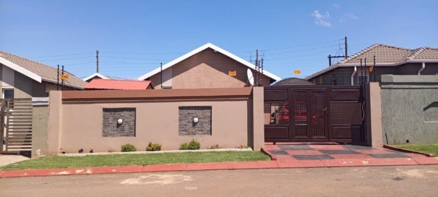 2 Bedroom Property for Sale in Palm Springs Gauteng