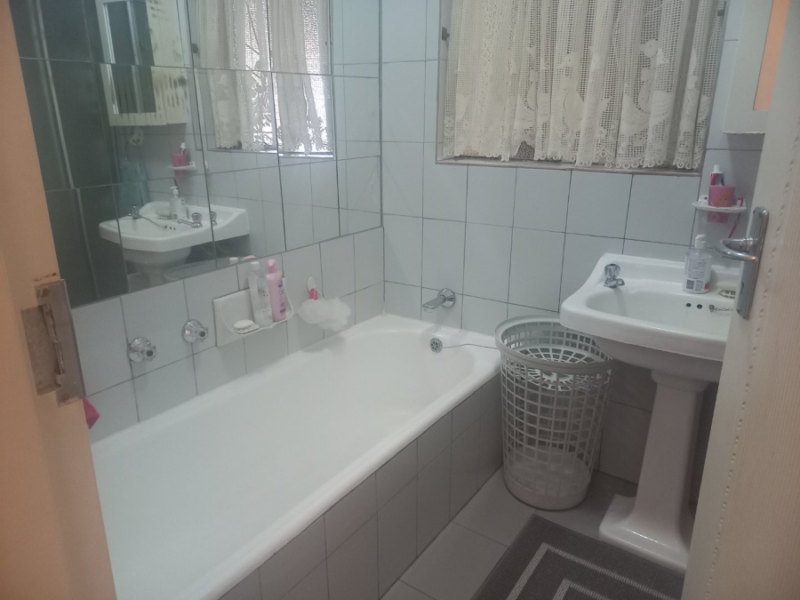 3 Bedroom Property for Sale in Rensburg Gauteng